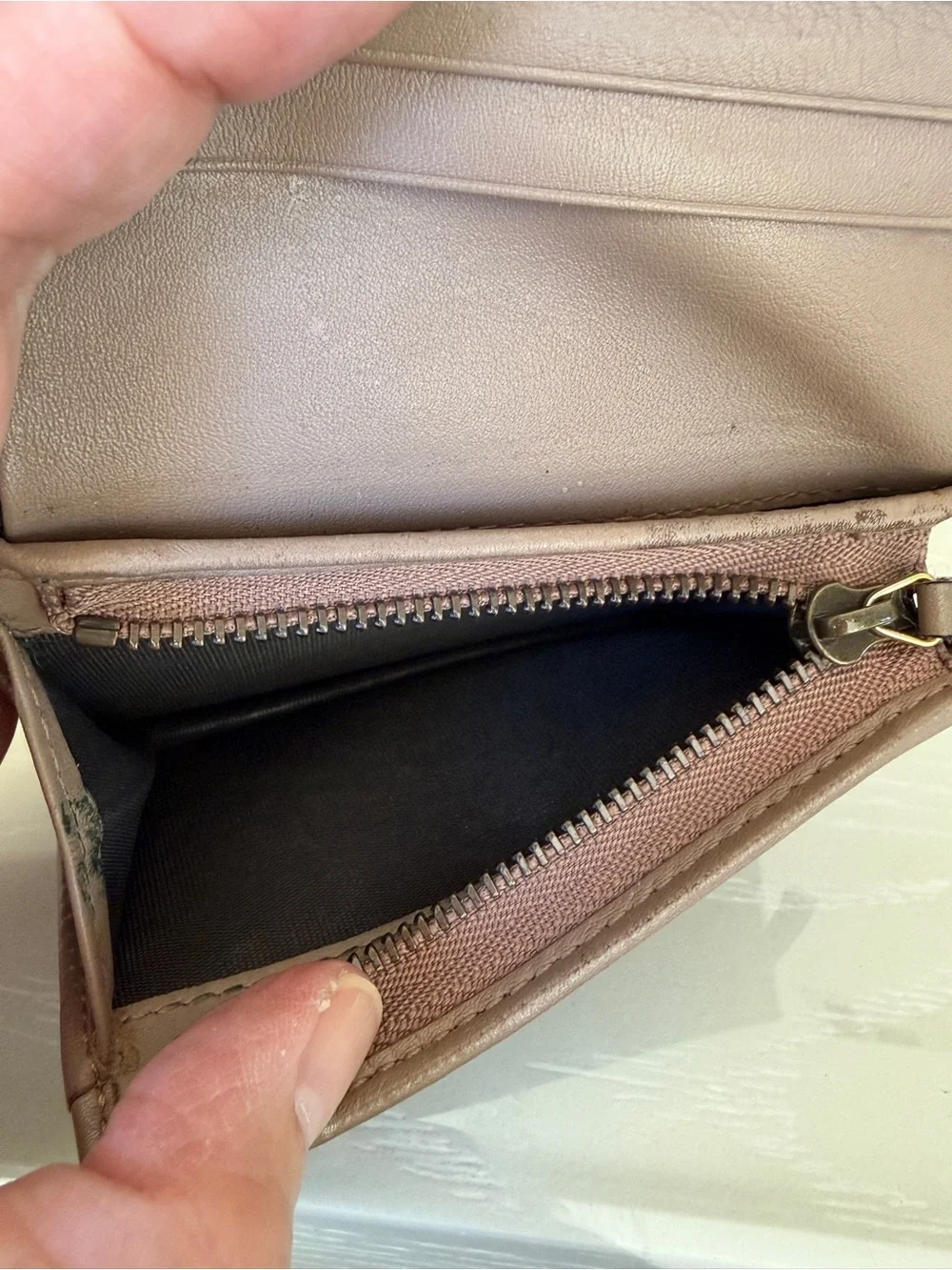 Gucci GG Marmont Chevron Leather Card Holder Wallet – Taupe